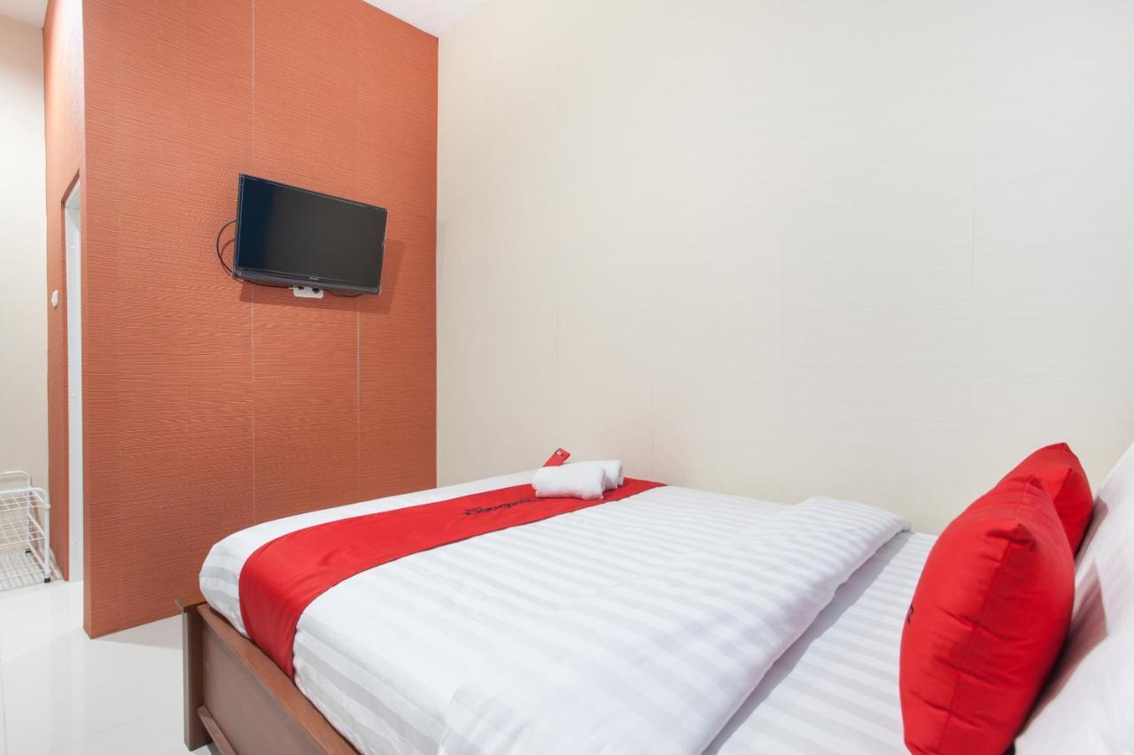 Reddoorz Near Universitas Wijaya Kusuma Surabaja Exteriér fotografie
