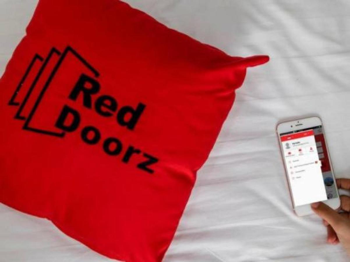 Reddoorz Near Universitas Wijaya Kusuma Surabaja Exteriér fotografie